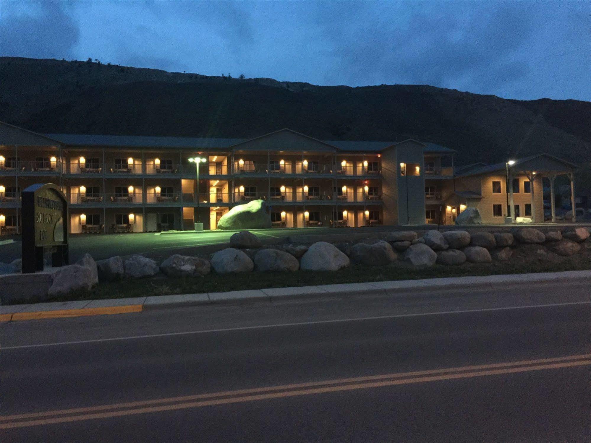 Yellowstone Big Rock Inn Gardiner Dış mekan fotoğraf